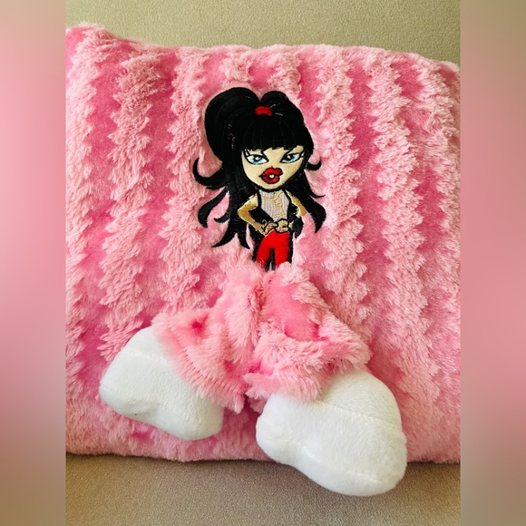 Bratz Y2K 2000s Jade Fluffy Pink 3D Pillow - Picture 2 of 4